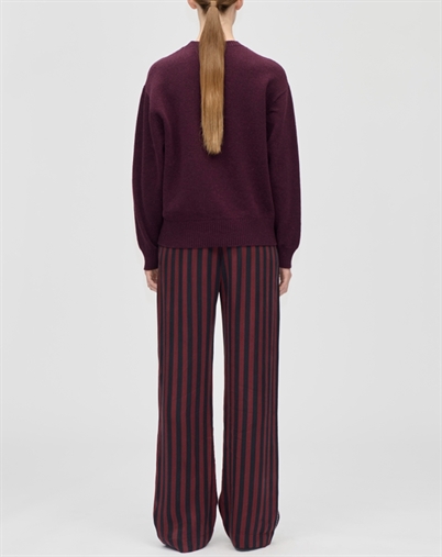 Stine Goya - Elasticated Long Bukser - Navy and Burgundy Wallpaper Stripes